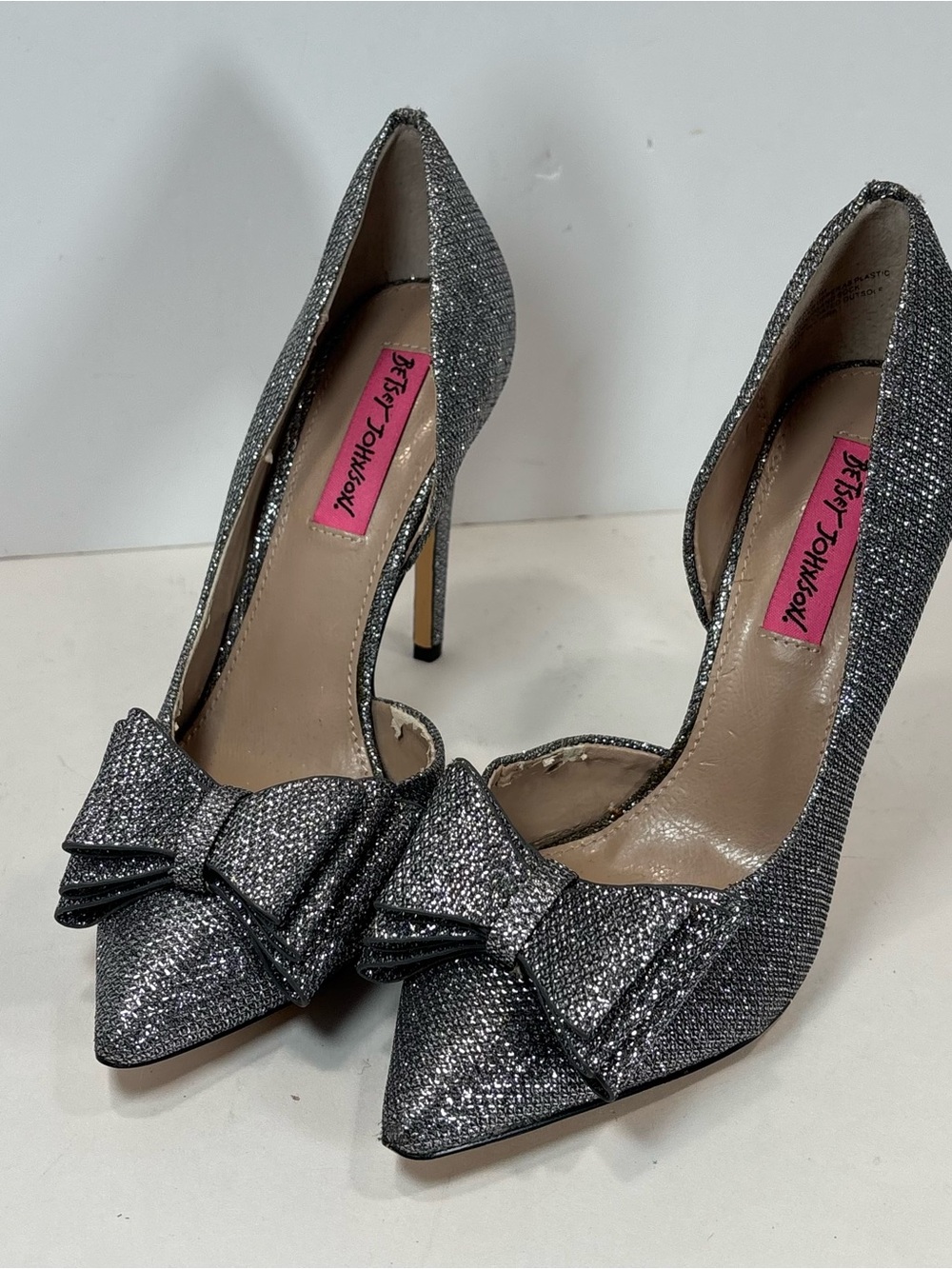 Betsey Johnson Prince 7M Champagne Silver Glitter Bow Pointed Toe Pumps Read